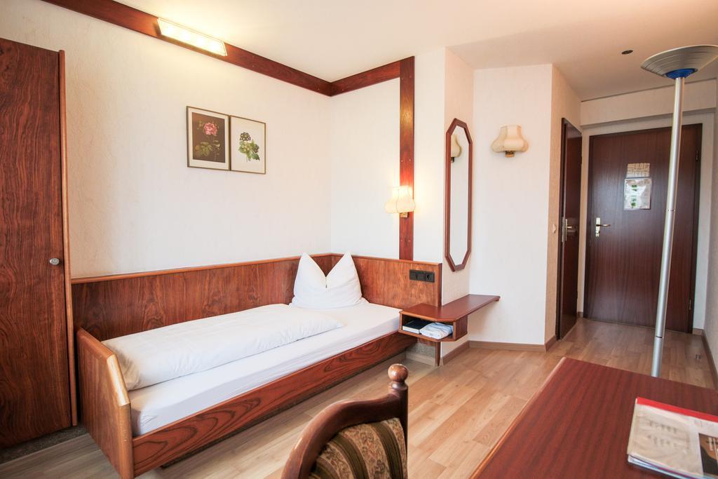 Hotel-Restaurant Loewen Suessen Quarto foto