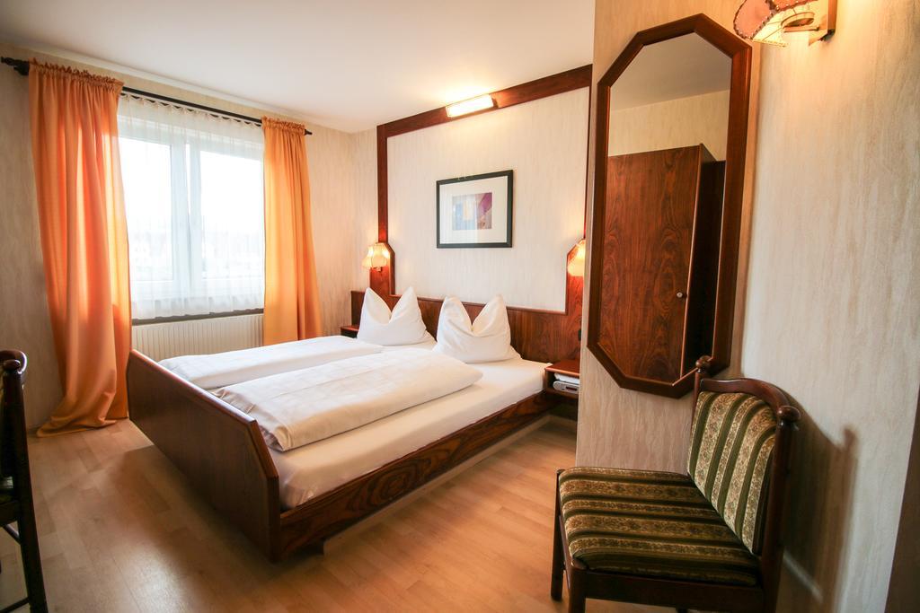 Hotel-Restaurant Loewen Suessen Quarto foto